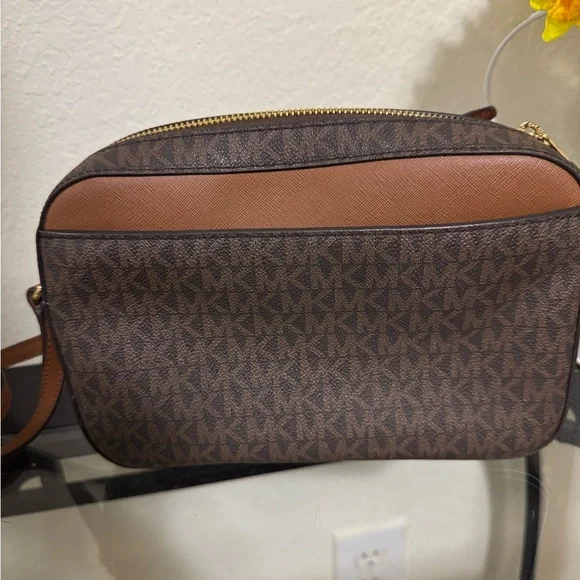 Michael Kors Jet Set Large Logo Crossbody Bag - Picture 5 of 9